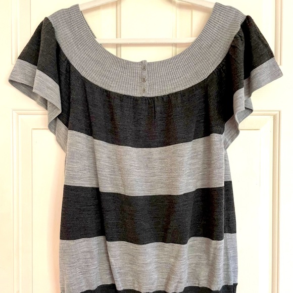 BCBGMAXAZRIA flutter sleeve gray and black sweater - Picture 4 of 10